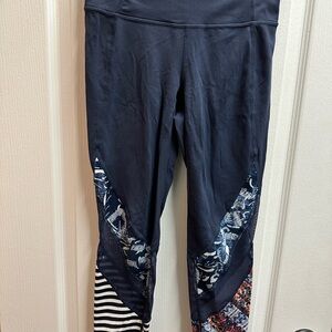 Athleta Women's Stylish Black Patterned Leggings size XS/ NWOT A19